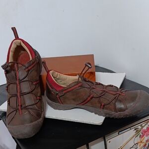 JBU Brown and Red Women's Sneakers